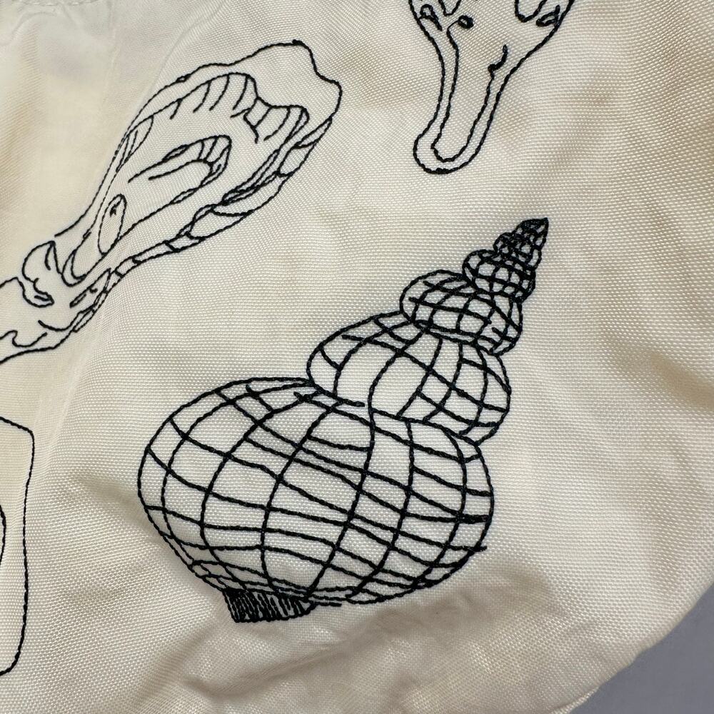 Baggu Medium nylon crescent bag in Embroidered Shells crossbody adjustable NWT - Picture 14 of 16